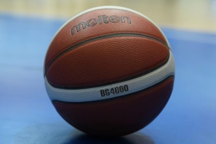 Dinamo reuseste sa obtina egalul in semifinala Ligii Nationale de Baschet Masculin