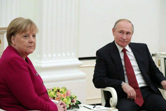 Europa cauta o persoana care sa negocieze cu Putin Nume de marca precum Angela Merkel si Mario Draghi sunt analizate