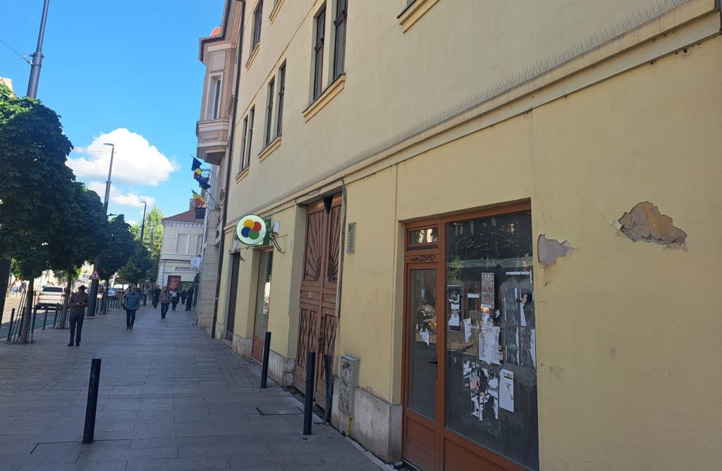 Familie din centrul Clujului mutata de urgenta Apartamentul in care locuiesc reprezinta un pericol public mucegai infiltratii si risc de prabusire