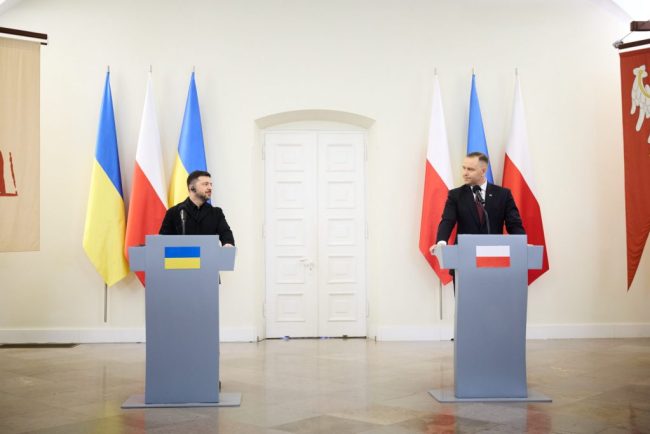 Fisuri intre Varsovia si Kiev Presedintele Poloniei vrea sa i retraga lui Zelenski o distinctie