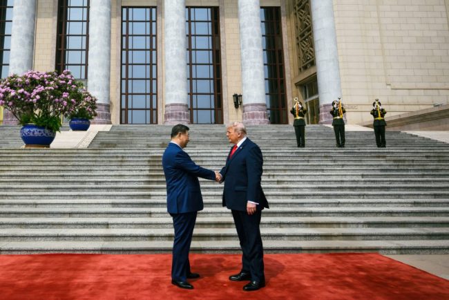 Gesturile dintre Trump si Xi au atras atentia la summitul de la Beijing Ce au observat expertul in limbajul corpului