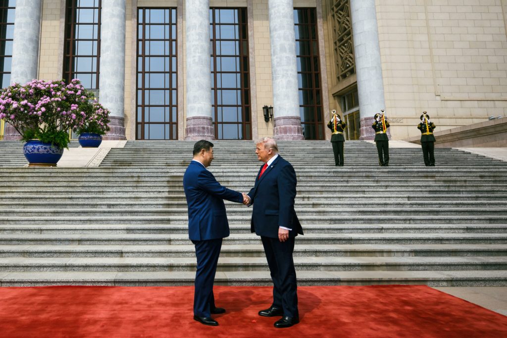 Gesturile dintre Trump si Xi au atras atentia la summitul de la Beijing Ce au observat expertul in limbajul corpului