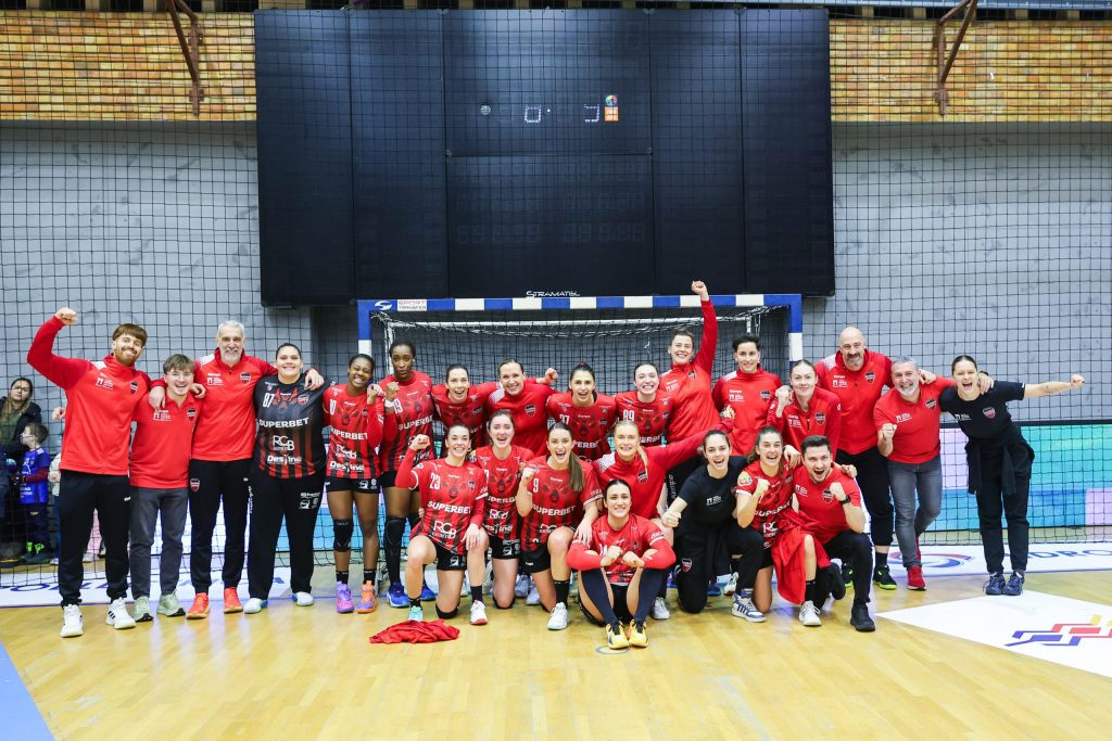 Gloria Bistrita invinge Galatiul si devine campioana Romaniei la handbal feminin realisand eventul