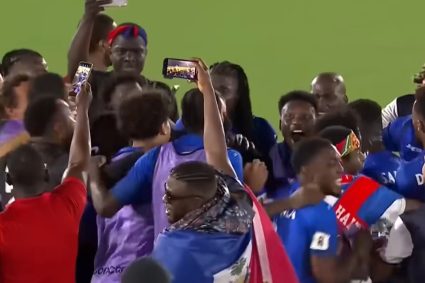 Haiti revine la Cupa Mondială după 52 de ani. O rază de speranță într-o țară afectată de criză și violență extremă.