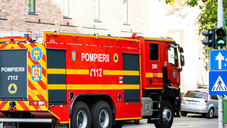Inconstienta ar fi putut sa i coste vita Un apartament din Cluj Napoca a fost cuprins de flacari din cauza unei tigari Doua persoane au suferit arsuri