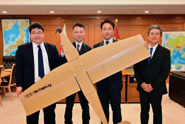 Japonezii au lansat o drona de razboi din carton pliabila si asamblabila in cinci minute