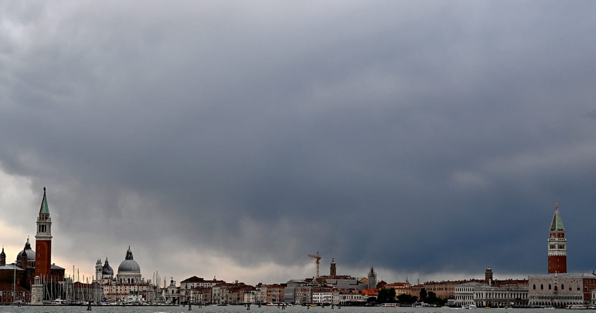 Juriul Bienalei de la Venetia isi da demisia din cauza deciziei de a permite participarea Rusiei