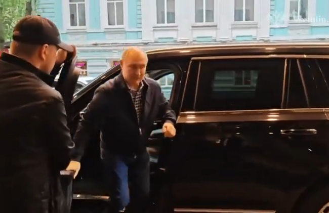 Kremlinul publica imagini cu Putin plimbandu se prin Moscova in urma zvonurilor ca s ar ascunde in buncare