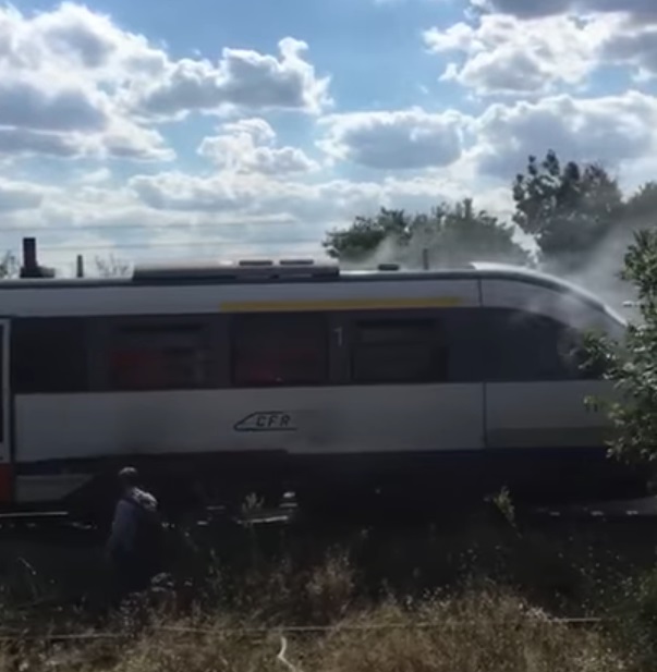 Locomotiva cuprinsa de flacari pe Valea Oltului Pasagerii au fost evacuati