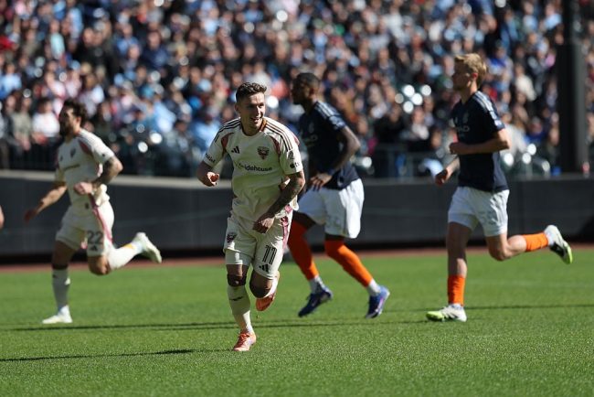Louis Munteanu dubla si jucatorul meciului la New York Romanul a marcat 3 goluri in ultimele 2 partide pentru DC United