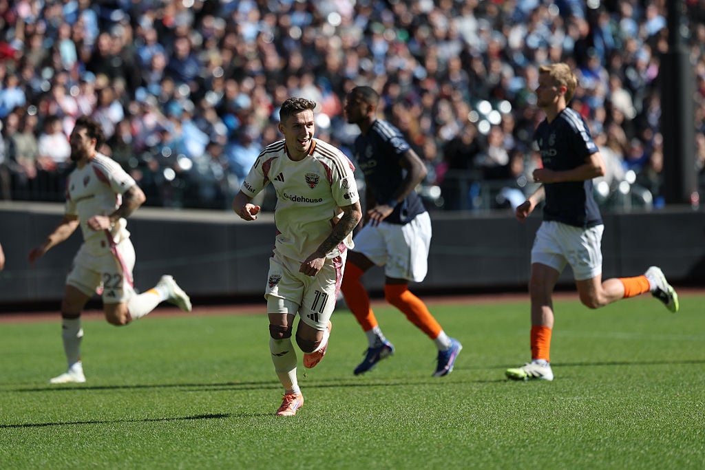 Louis Munteanu dubla si jucatorul meciului la New York Romanul a marcat 3 goluri in ultimele 2 partide pentru DC United