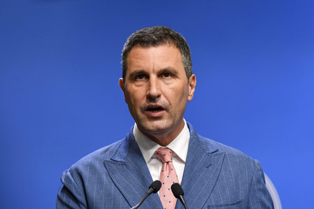 Ministrul interimar al agriculturii Tanczos Barna Sectorul porc si sectorul laptelui se confrunta cu o situatie complicata pe piata