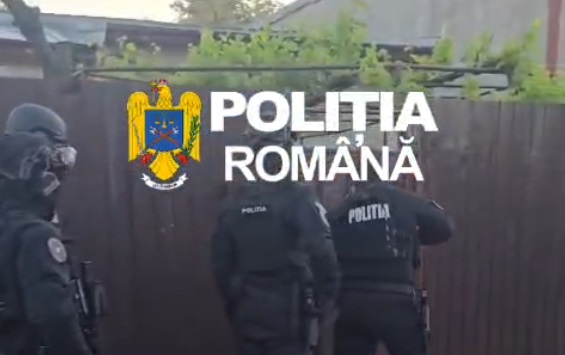 Perchezitii in Bucuresti si in trei judete dupa atacul asupra Macelarului lui Bebino Politistii au confiscat arme si obiecte contondente