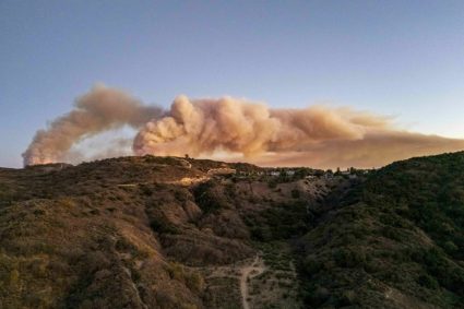 Peste 17000 de oameni au fost evacuati din Californiadincauza incendiilor de vegetatie