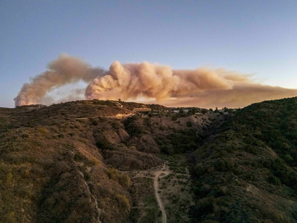 Peste 17000 de oameni au fost evacuati din Californiadincauza incendiilor de vegetatie