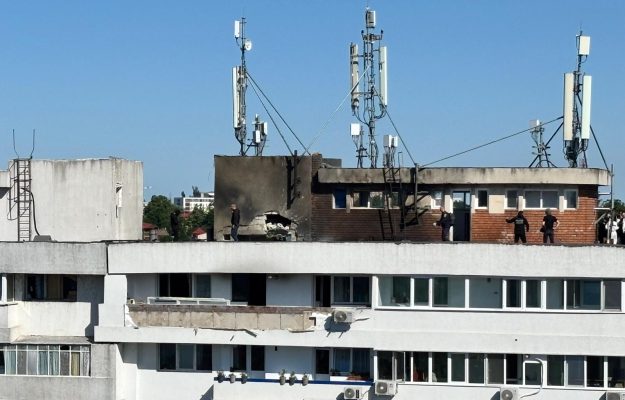 Prefectura Galati Cetatenii blocului afectat de drona pot opta pentru relocare Inspectorii ISC vor efectua o evaluare tehnica a cladirii