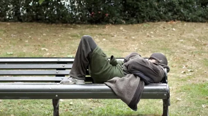 Probleme in Parcul Central din Cluj Napoca Cetatenii cer interventia Politiei Locale S au instalat acolo