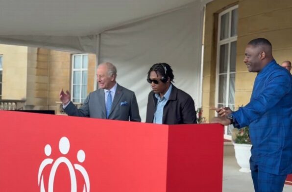 Regele Charles s a alaturat lui Idris Elba la pupitrul de DJ la o impresionanta petrecere regala