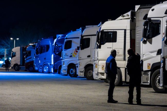 Romani acuzati ca au furat un TIR intr o parcare din Franta Perchezitii DIICOT in Cluj si Maramures Cum