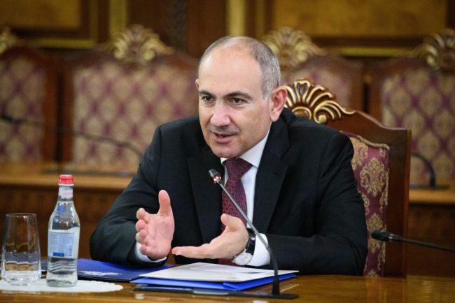 Rusia intentioneaza sa organizeze trimiterea a 100000 de persoane intr o tara pentru a vota impotriva unui candidat