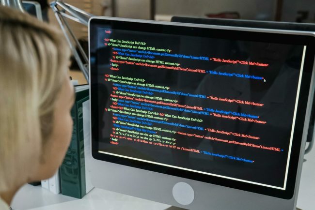 Salarii anuale de un milion de dolari si bonusuri extrem de mari competitia din Big Tech pentru talentele de elita in domeniul inteligentei artificiale