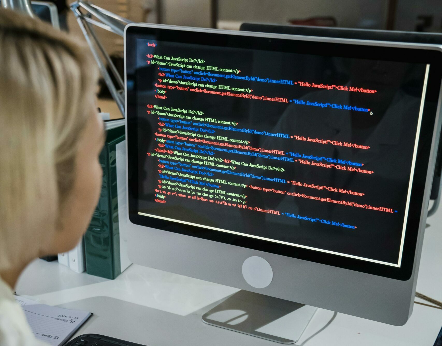 Salarii anuale de un milion de dolari si bonusuri extrem de mari competitia din Big Tech pentru talentele de elita in domeniul inteligentei artificiale