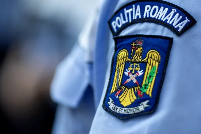 Scena infricosatoare intrun sat din Timis Un barbat si a amenintat tatal si copiii cu un cutit Politia a solicitat ajutorul unui negociator