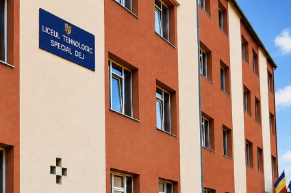 Scoala speciala din judetul Cluj va avea parte de o gradina senzoriala panouri solare si o curte noua CJ Cluj ofera 2 6 milioane de lei pentru 200 de copii
