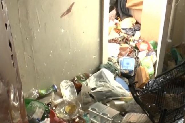 Situatie socanta intr un bloc din Cluj Locatarii cer ajutor urgent dupa ce un apartament a devenit un focar de infectie insuportabil