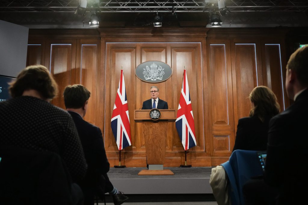 Trei ministri din guvernul britanic au renuntat la functii ca protest fata de premierul Starmer
