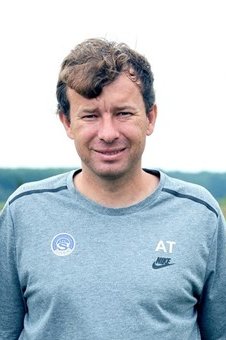 UEFA l a suspendat pe viata pe antrenorul care filma sportivii cu camere ascunse Ce s a descoperit in acest scandal