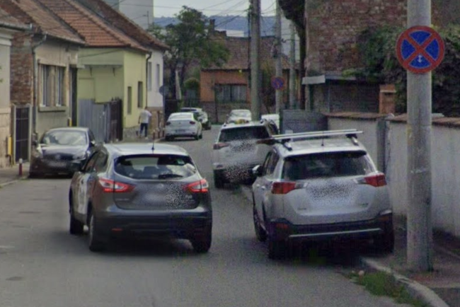 Un clujean nemultumit de haosul de pe o strada din Cluj Napoca Circulatia in ambele sensuri este practic imposibila Solutia pe care o cere de urgent