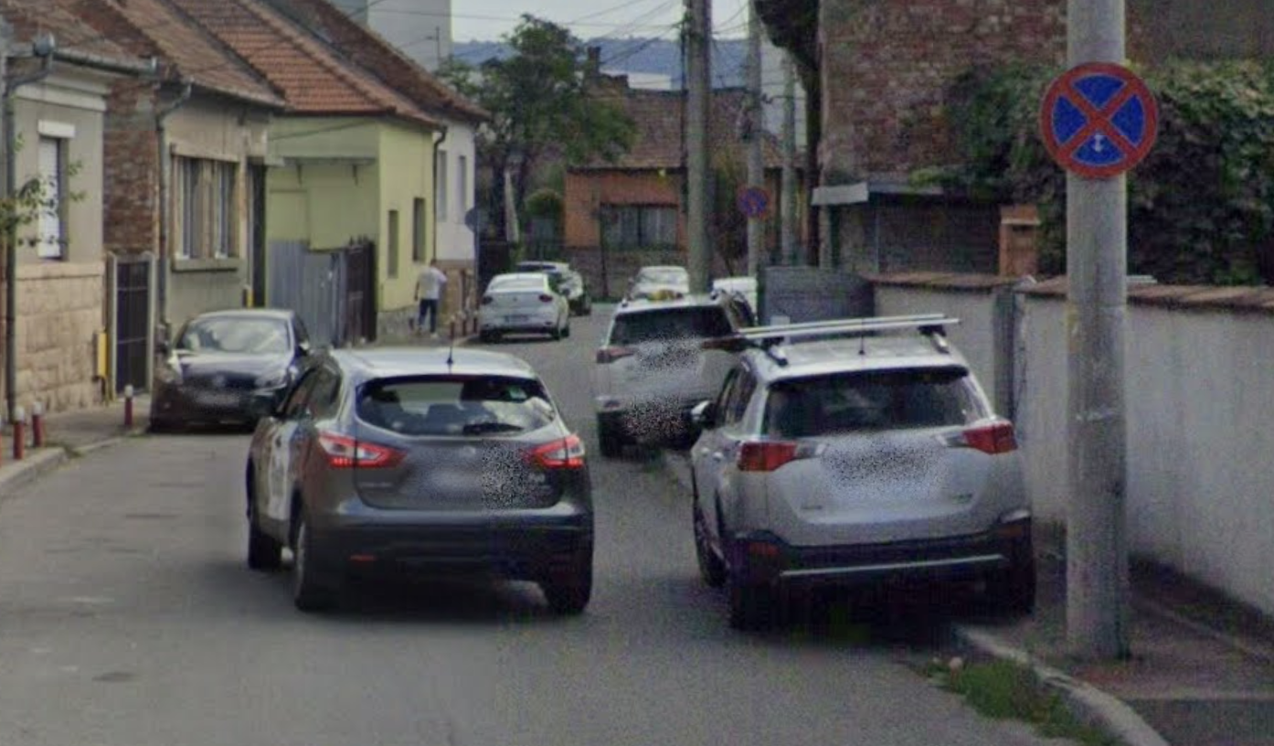Un clujean nemultumit de haosul de pe o strada din Cluj Napoca Circulatia in ambele sensuri este practic imposibila Solutia pe care o cere de urgent