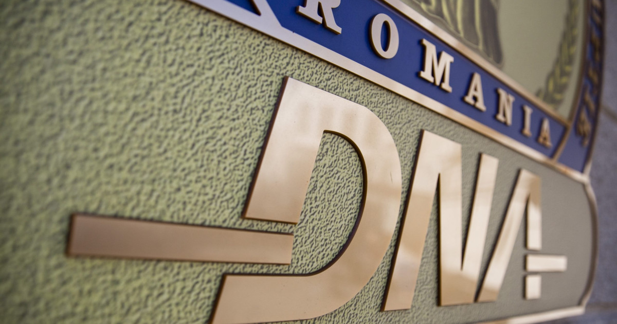 Un comisar sef de la Politia Sectorului 3 a fost surprins in flagrant primind mita de 50000 de lei DNA