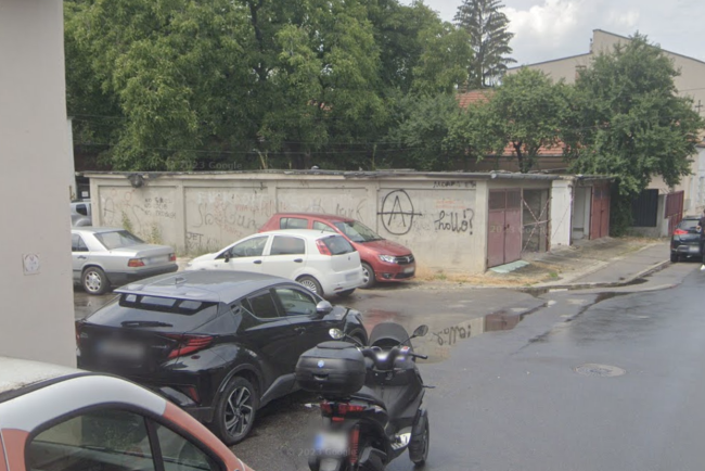 Un indicator a fost distrus intr o furtuna acum un an si nimeni nu l a mai inlocuit Intersectie periculoasa in Cluj unde soferii sunt redirectionati pe contrasens in fiecare zi