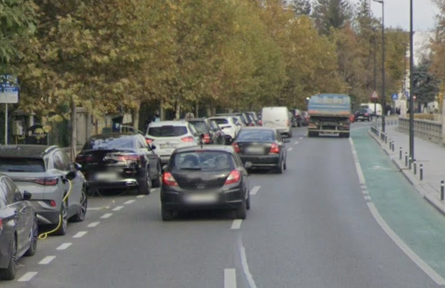 Un sofer a provocat haos in centrul Clujului Accelerari repetate zgomot puternic si viteza excesiva Depasire a limitei legale pe strezile cu 30 km h