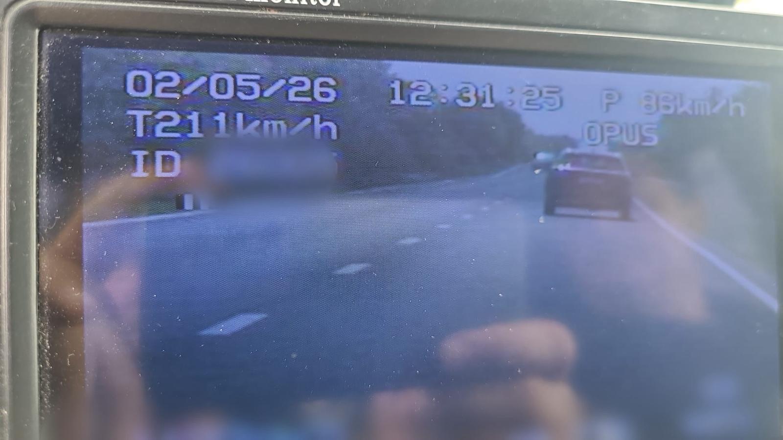 Un sofer din Timis prins conducand cu mai mult de 200 km h pe un drum national