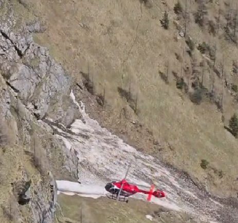 Un turist bulgar a cazut 40 de metri intr o prapastie pe Valea Caraimanului pe un traseu interzis