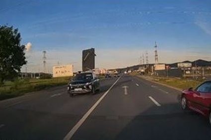 VIDEO Cluj Cum sa NU transporti ceva pe masina I a cazut tot cu suport cu tot pe masinile din spate