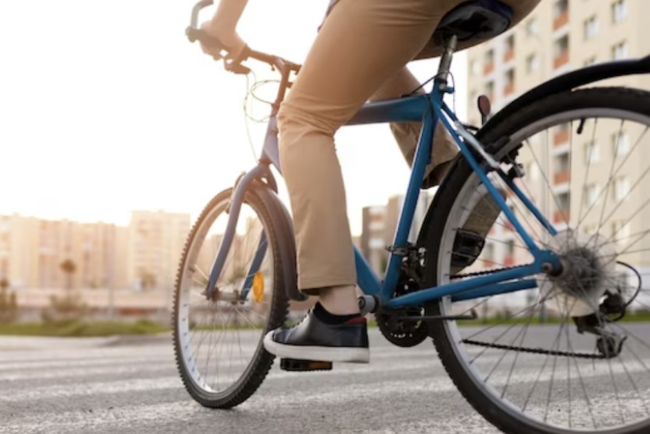biciclist din cluj aproape sa fie implicat intr un accident pe o strada din cluj napoca o soferita nu i a oferit nicio distant a in trafic