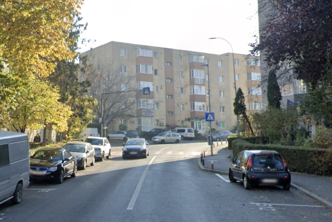 capcana pentru pietoni pe o strada din cluj trecerea de pietoni recent renovata devine inaccesibila pentru carucioare si persoane cu dizabilitati