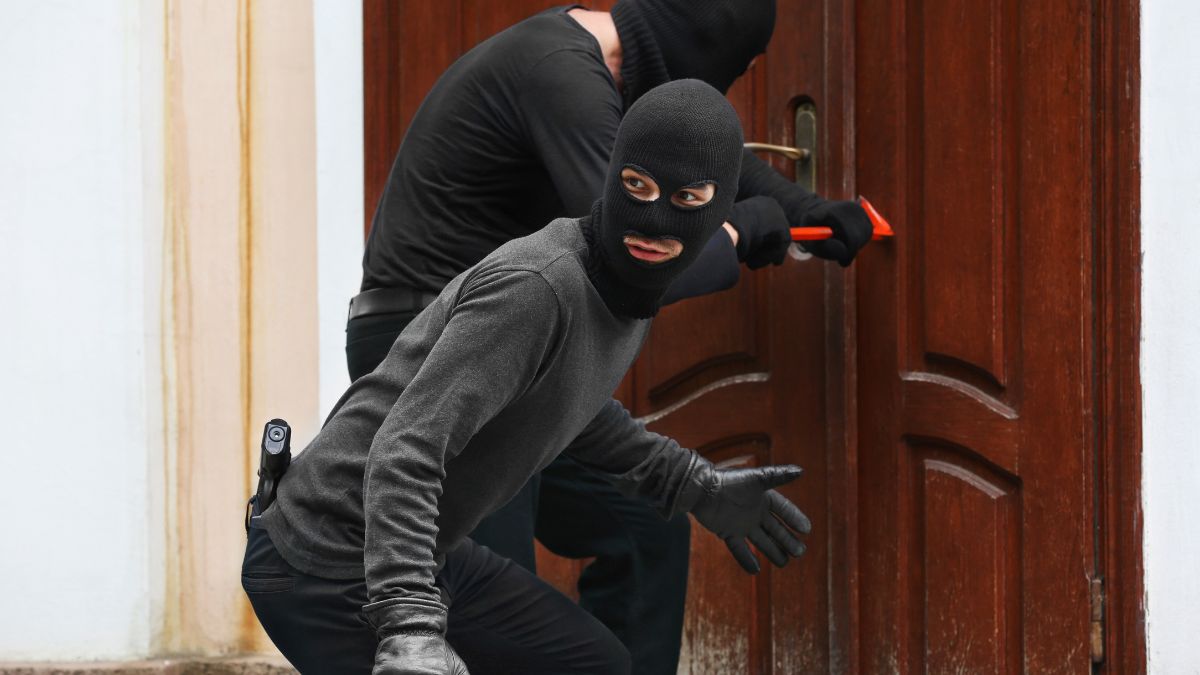 doi minori si un adult din cluj au jefuit patru locuinte intr o singura noapte nu au lasat nimic in urma furati de la rotopercutoare pana la muraturi