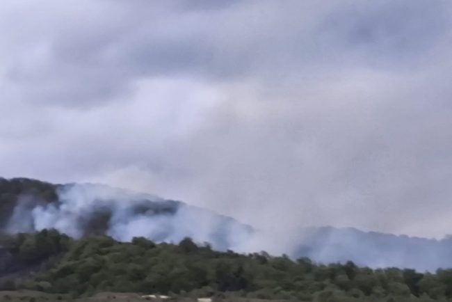 incendiu de vegetatie in caras severin un elicopter black hawk a fost trimis sa stinga focarele din slatina timis