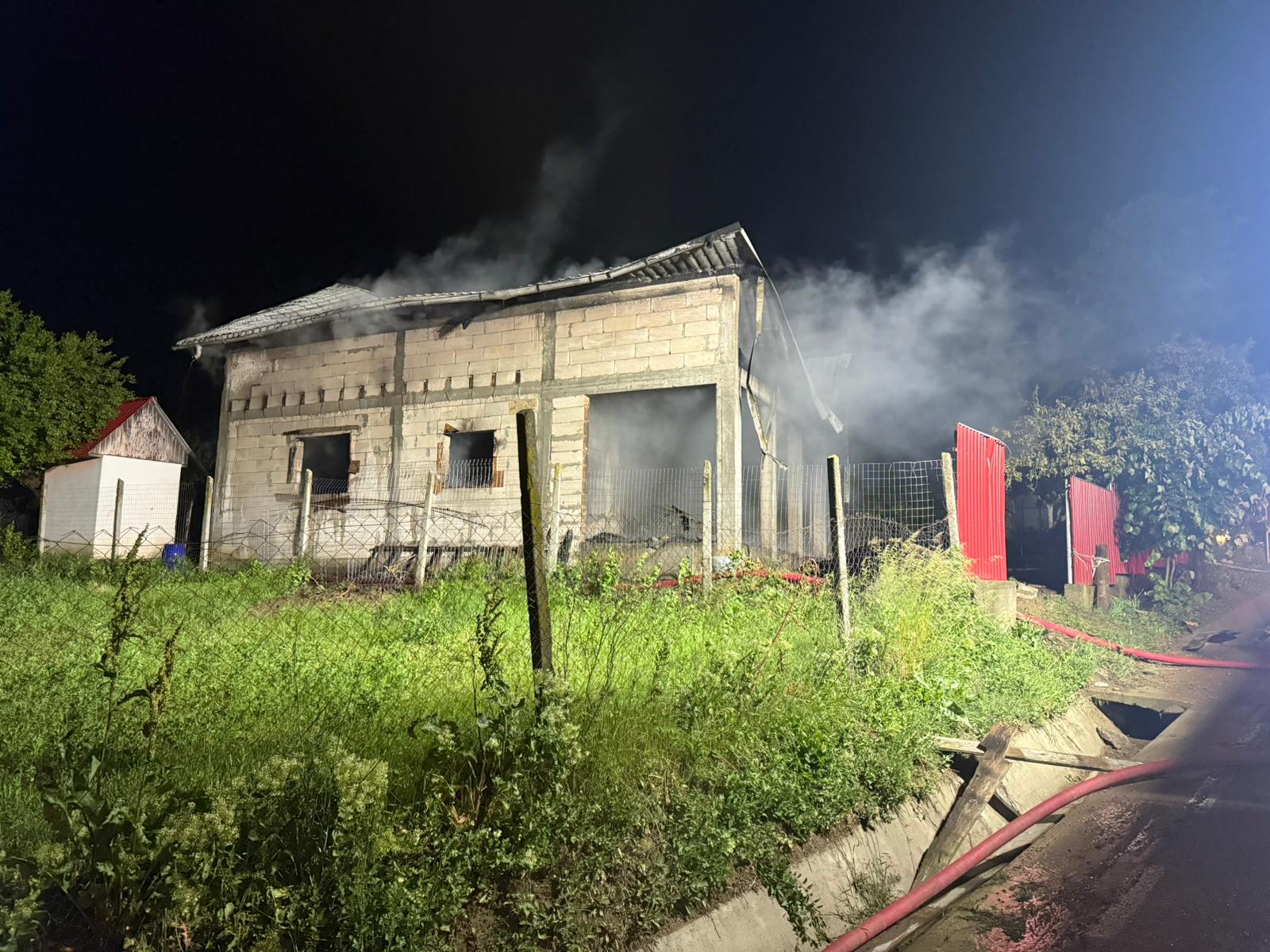 incendiu distrugator in galati dupa ce o casa a fost lovita de un fulger