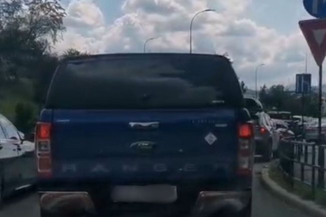 video cosmar in trafic spre floresti chiar si duminica coloane interminabile de masini pe ruta cluj floresti din cauza lucrarilor