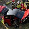 Accident la iesirea din judetul Cluj O tanara de 17 ani aflata la volanul unei masini B1 a cazut in albia unui parau si a suferit leziuni la coloana vertebrala
