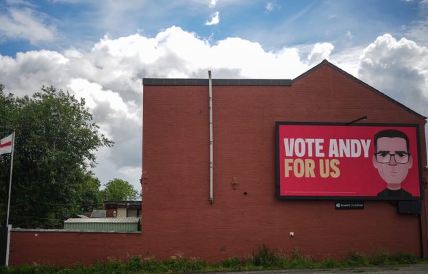 Andy Burnham isi concentreaza atentia asupra nivelului local pe masura ce se apropie alegerea din Makerfield