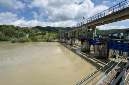 Apele Române anunță repornirea furnizării de apă în Vălenii de Munte după lucrările efectuate la polderul Izvoarele.