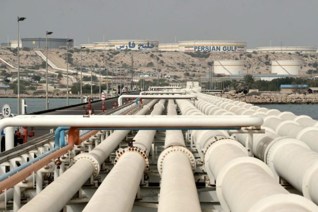 Bloomberg UE analizeaza suspendarea plafonului de pret pentru petrolul rusesc in contextul razboiului din Iran