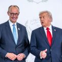 Cadou surpriza pentru Trump la summitul G7 Ce i a oferit cancelarul Germaniei